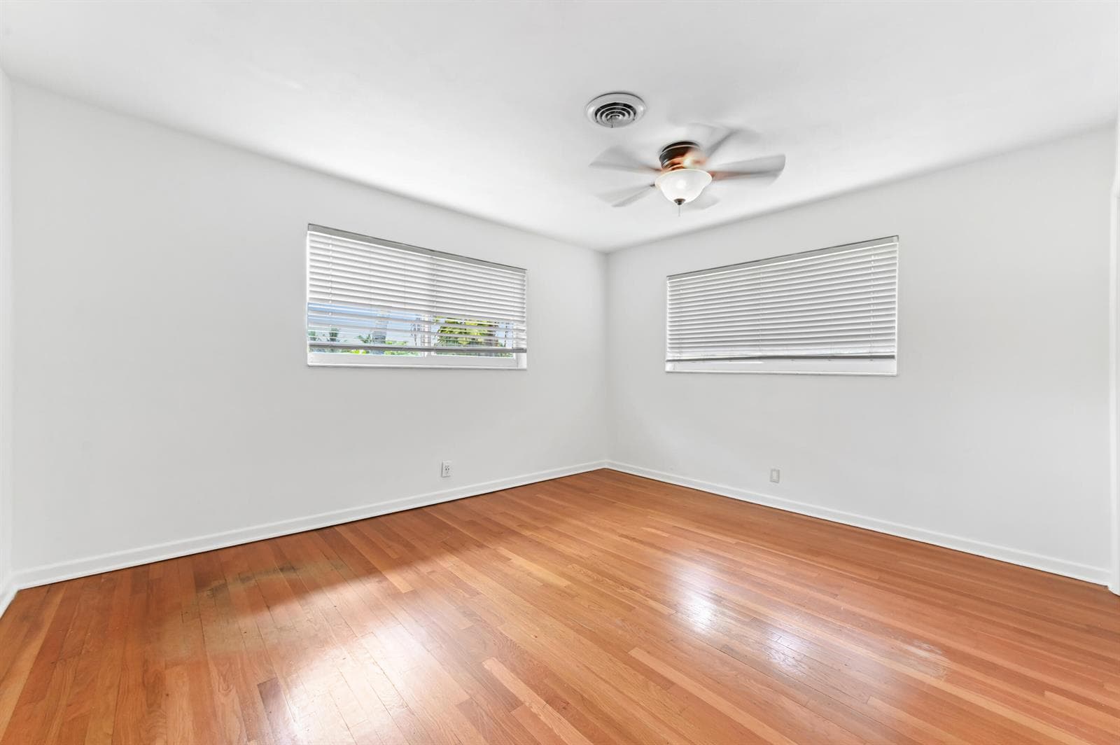 13 Bedroom 01