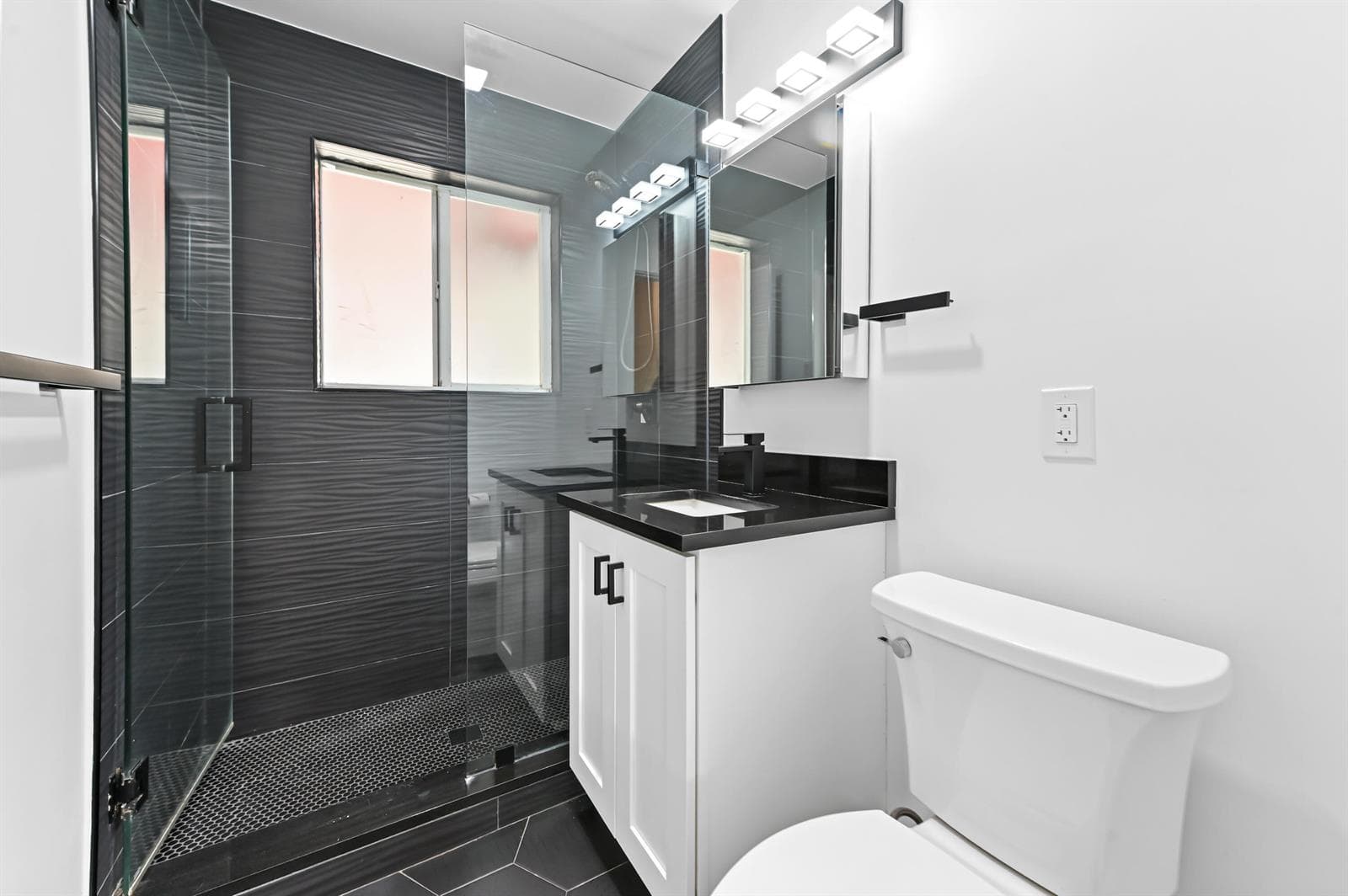 17 Bathroom 01