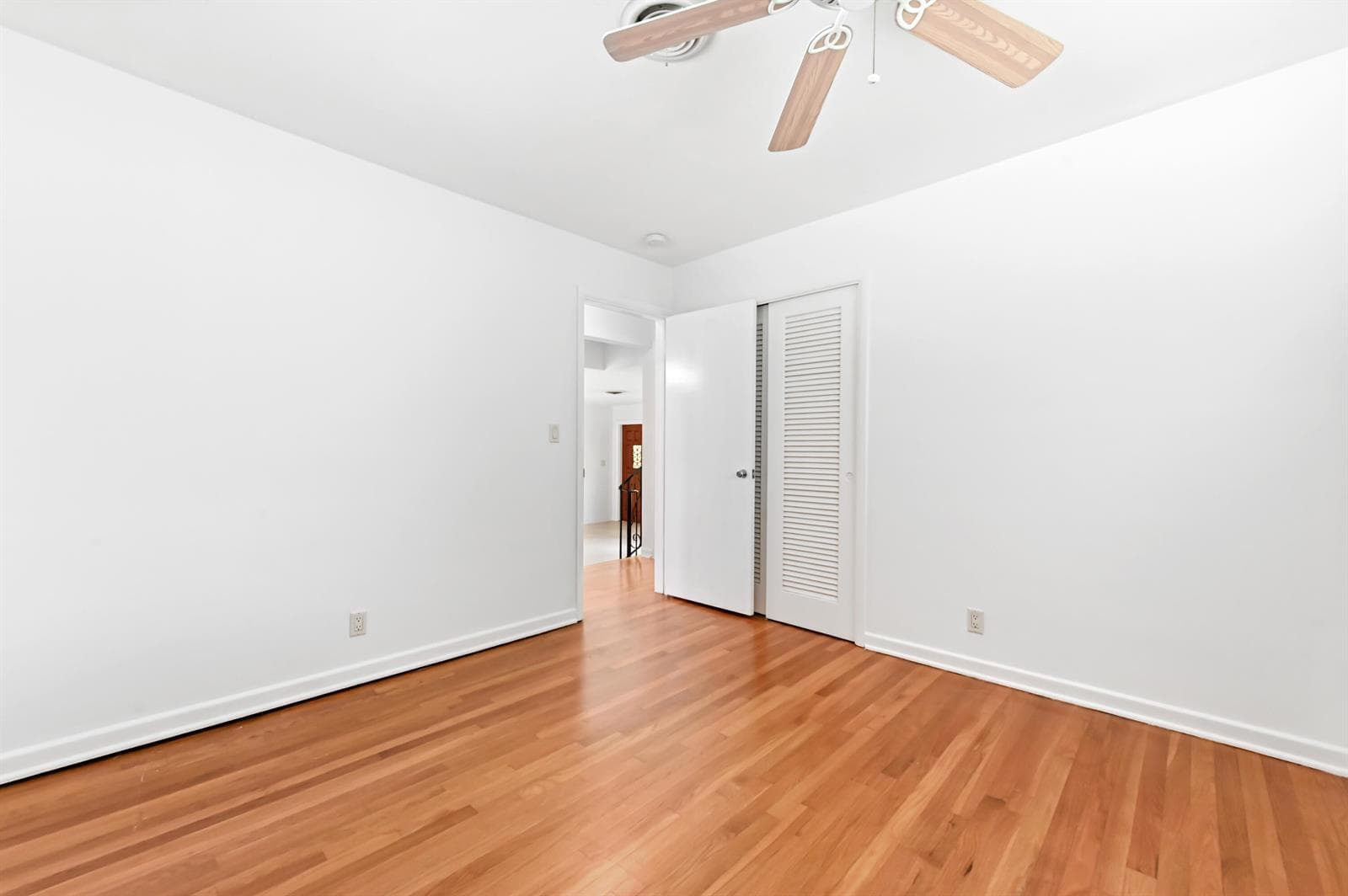 16 Bedroom 02