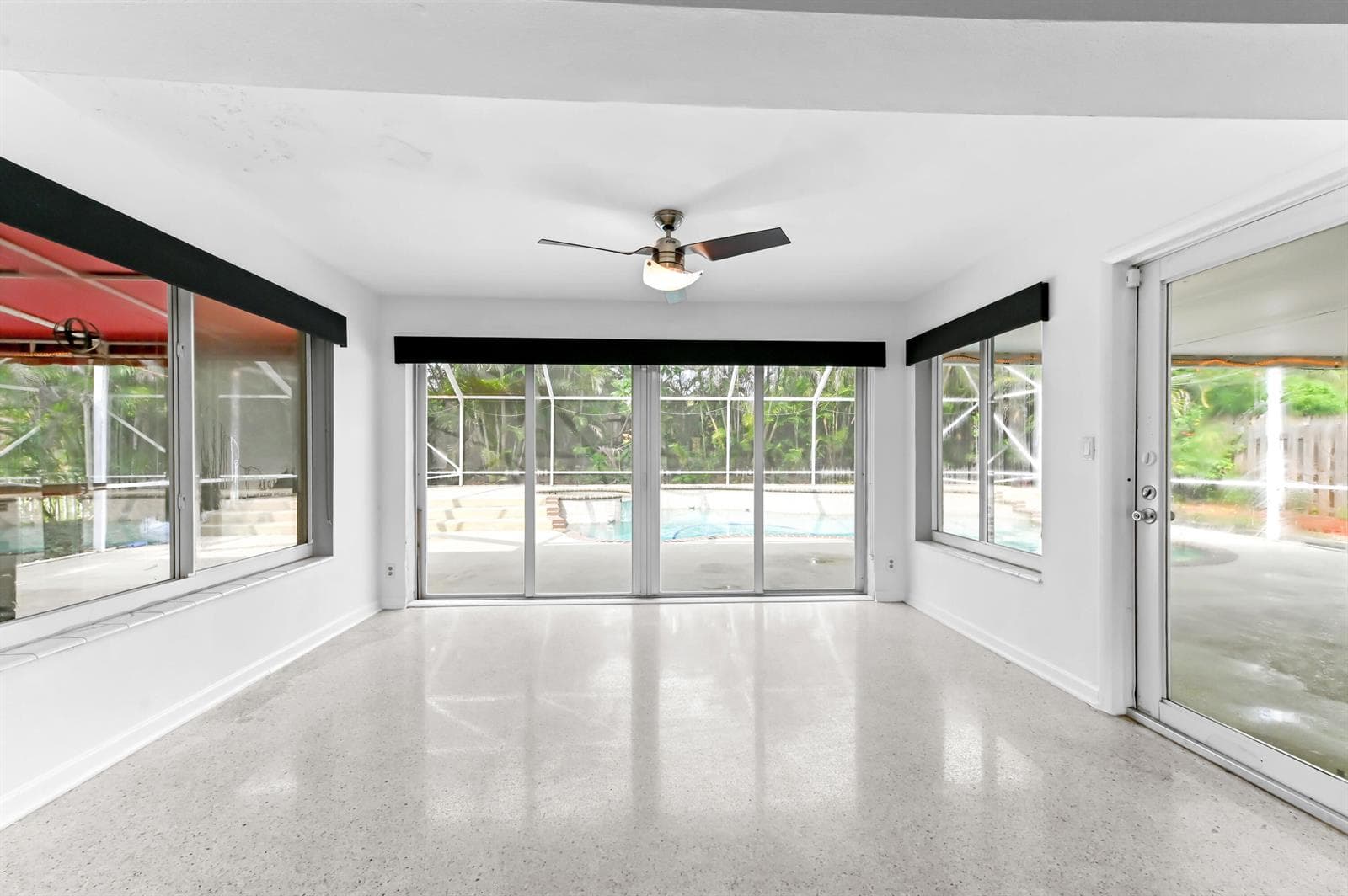 07 Family room 01