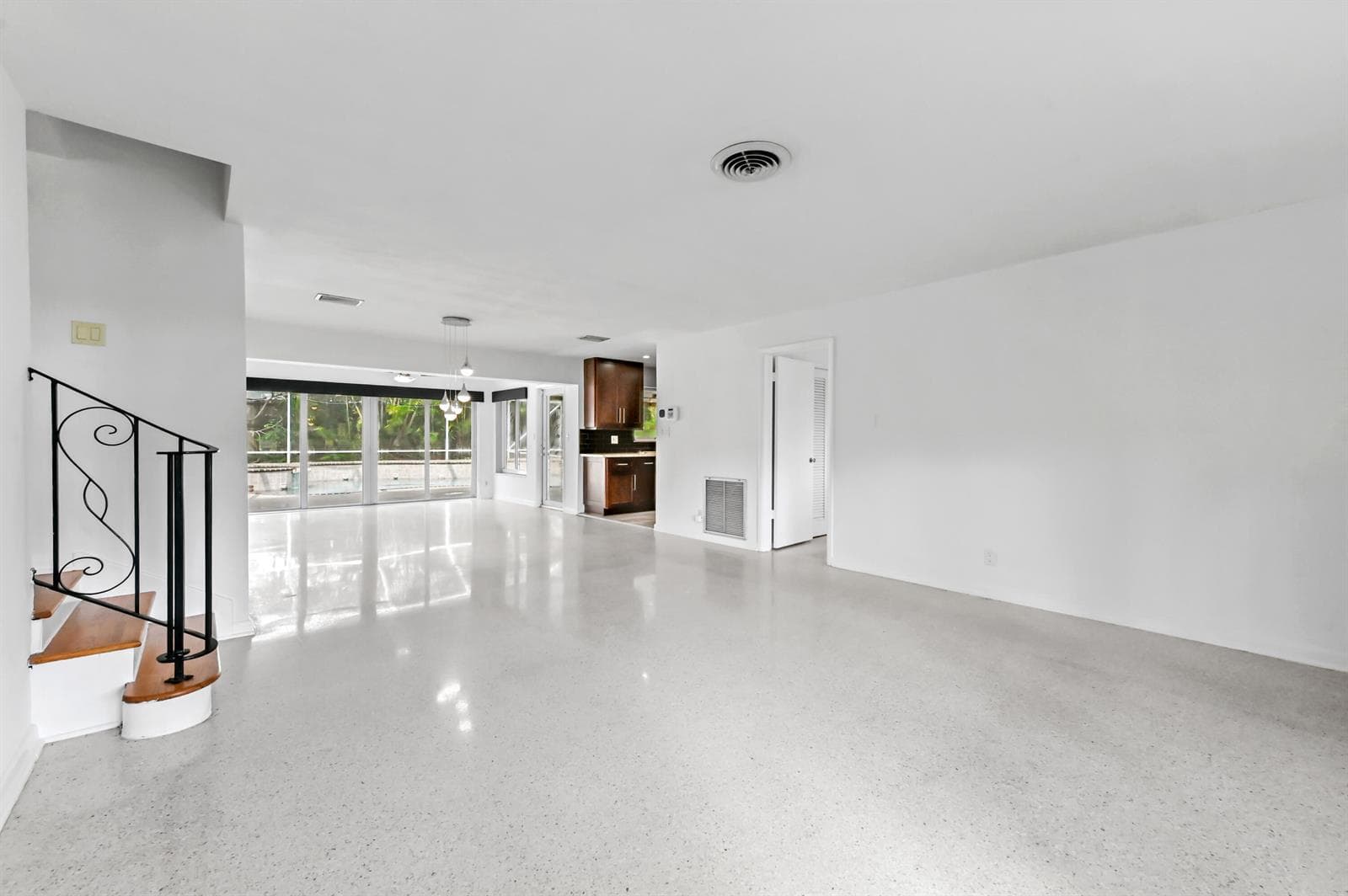 05 Living Room 02