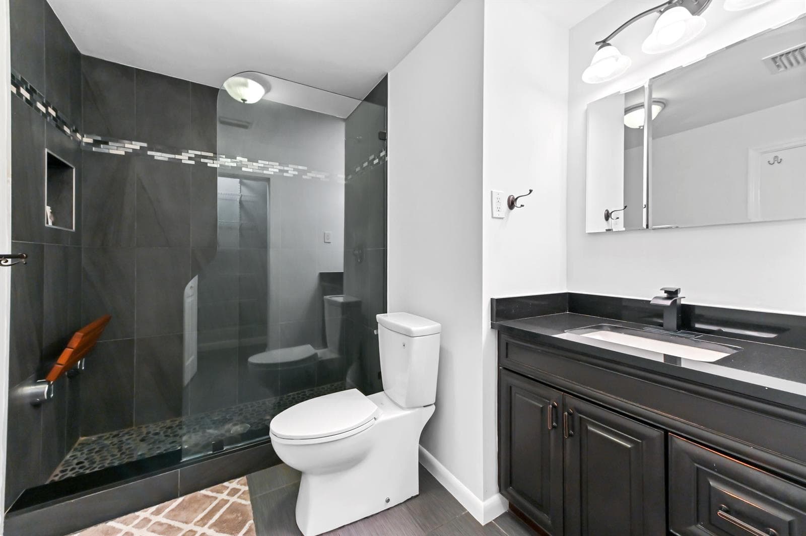 20 Bathroom 01