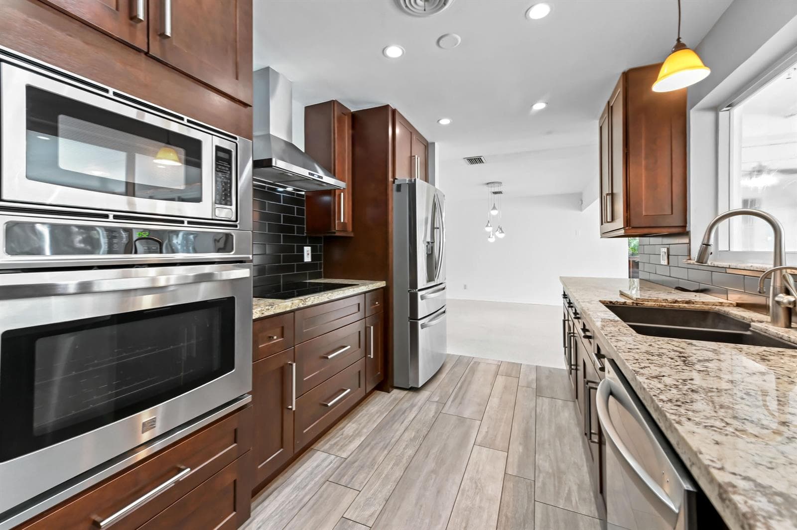 10 Kitchen 01