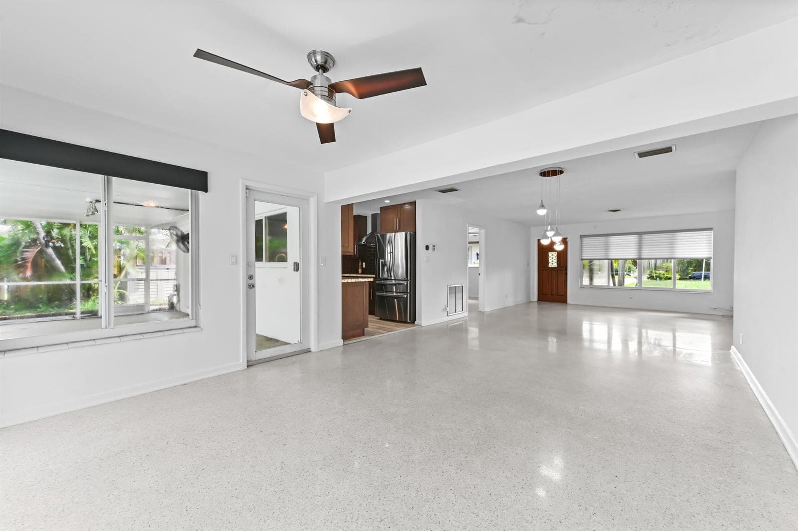 08 Family room 02
