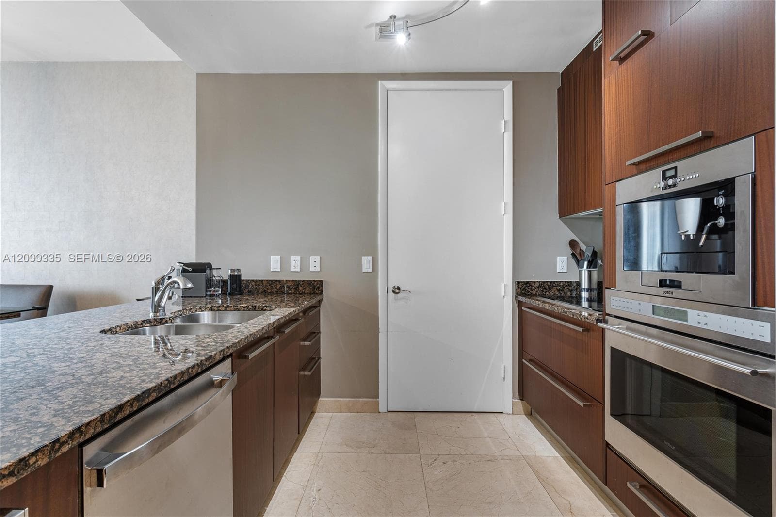 Trump Tower II · #3002 in Sunny Isles Beach - Photo 19