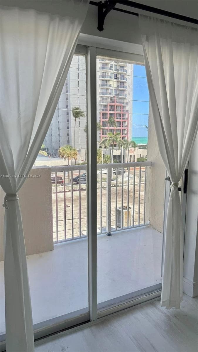 Harding Tower Condo · #412 in Miami Beach - Photo 11