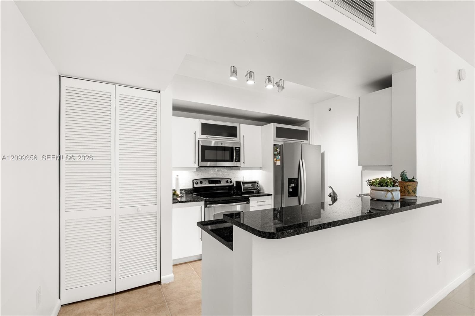 TOSCANO CONDO · #1610S in Miami - Photo 11