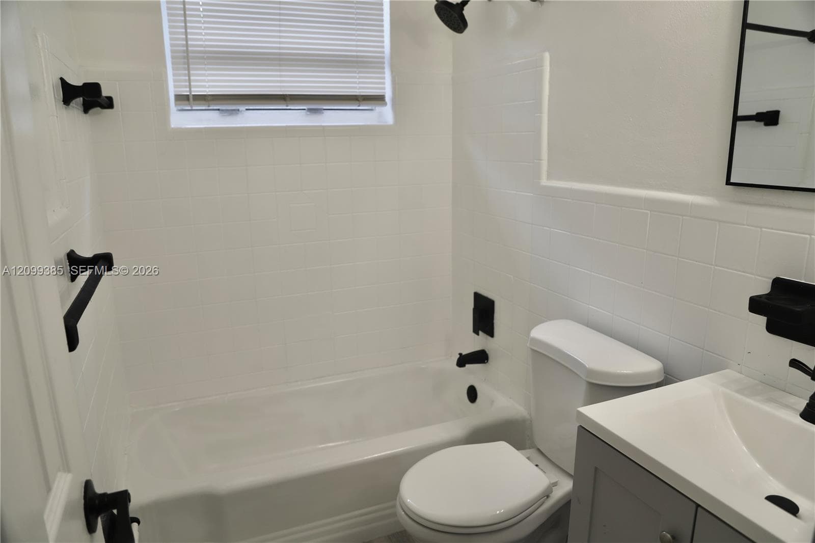 OAK ACRES · #1E in Hallandale Beach - Photo 4