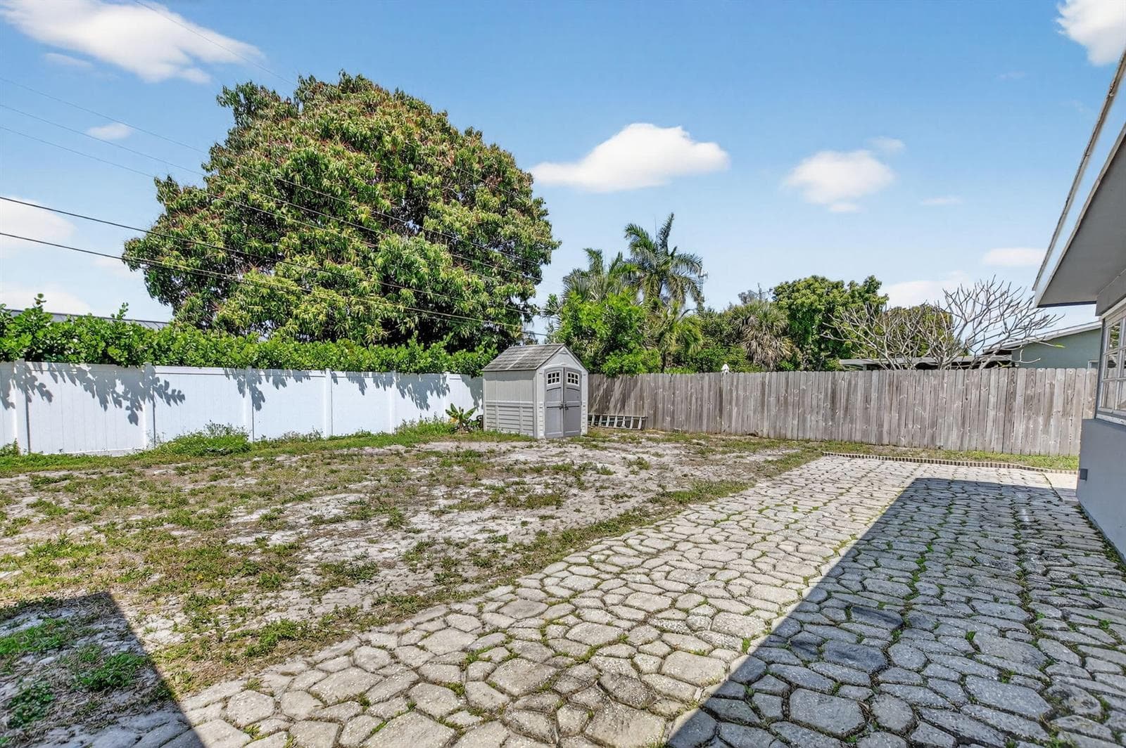 Large Fenced Yard