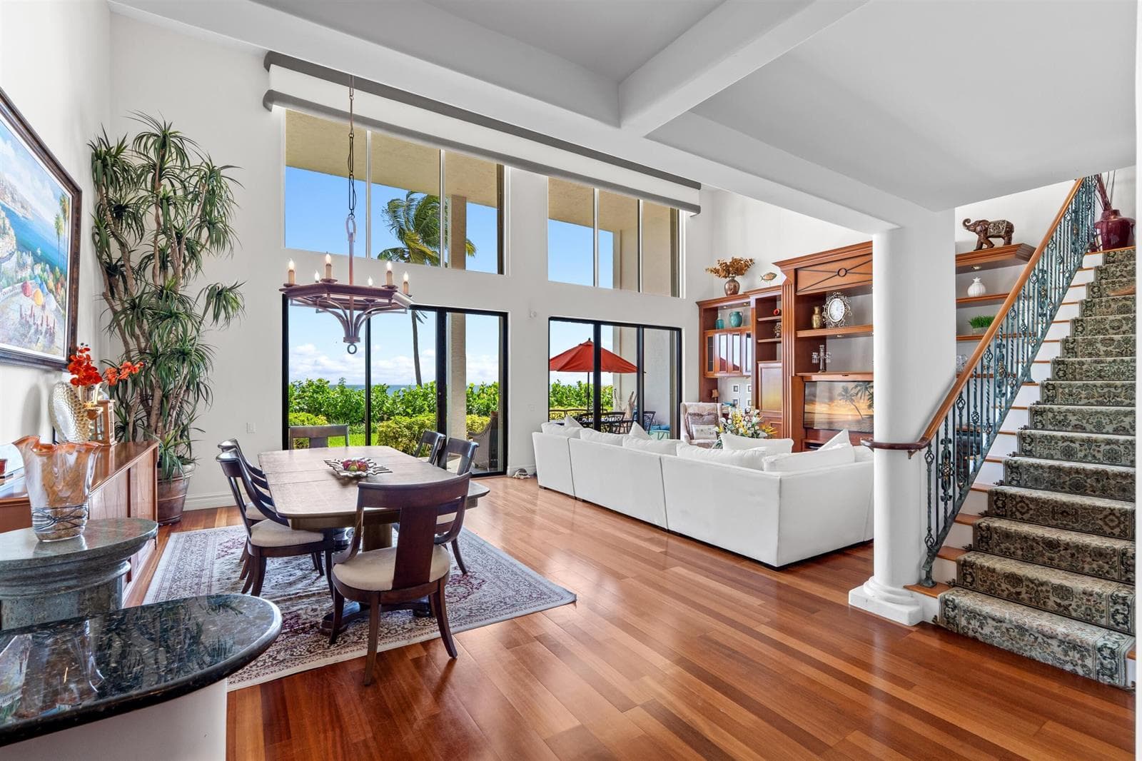 OCEANFRONT LIVING ROOM
