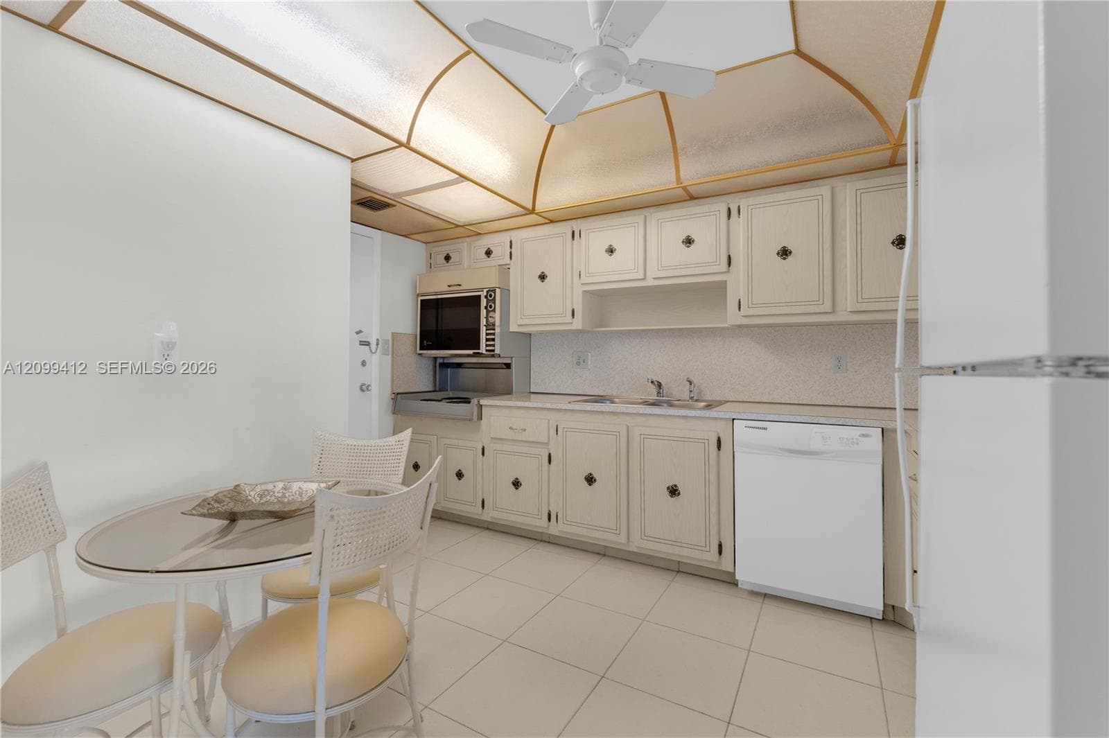 FAIRWAYS RIVIERA CONDO · #229 in Hallandale Beach - Photo 6