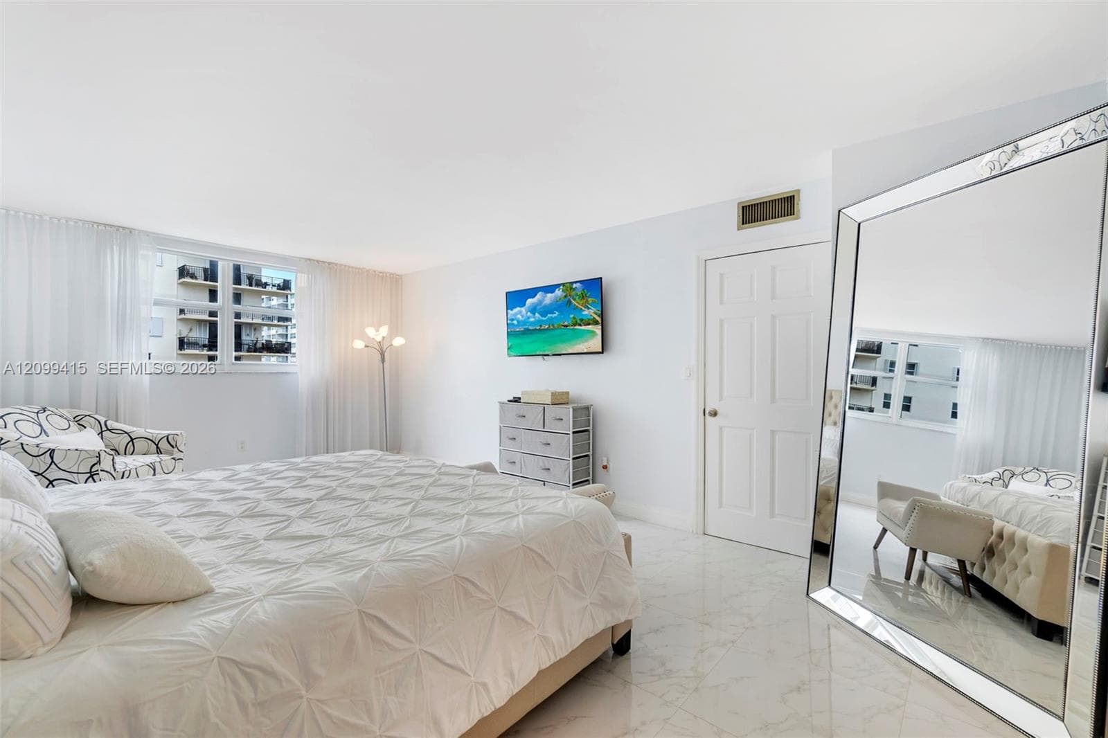 STRATFORD TOWERS CONDO · #905 in Hollywood - Photo 16