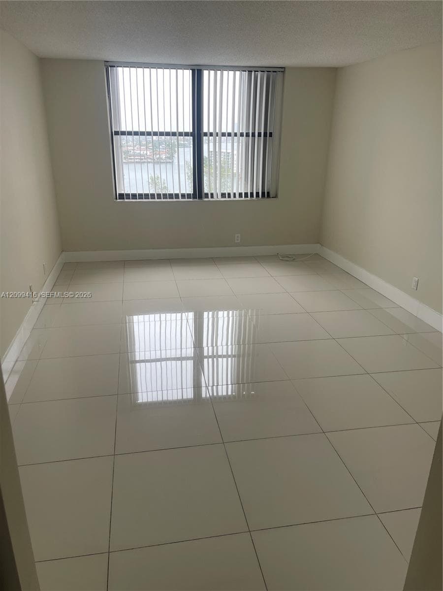 THE CLIPPER AT BISC COVE · #1405 in Aventura - Photo 17