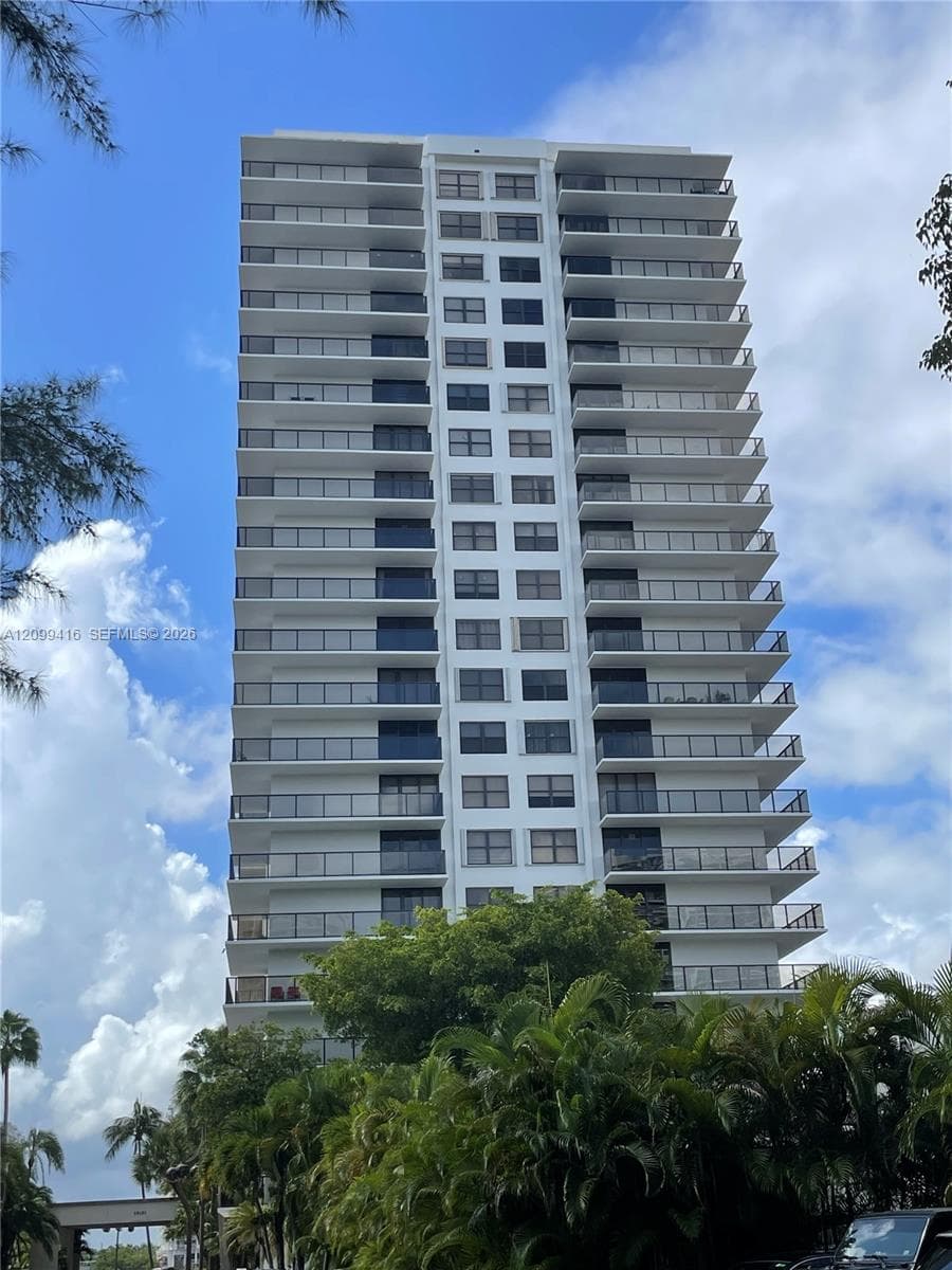 THE CLIPPER AT BISC COVE · #1405 in Aventura - Photo 1