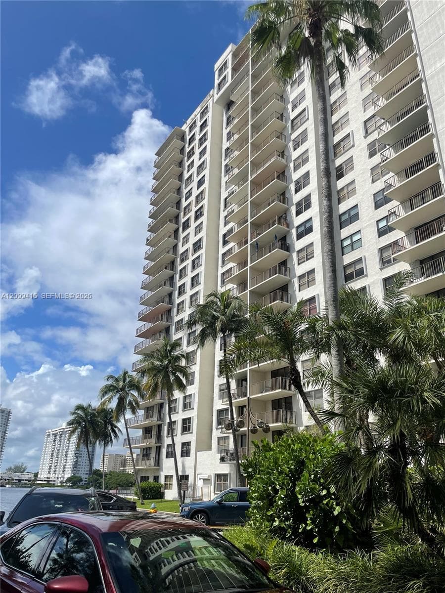 THE CLIPPER AT BISC COVE · #1405 in Aventura - Photo 38