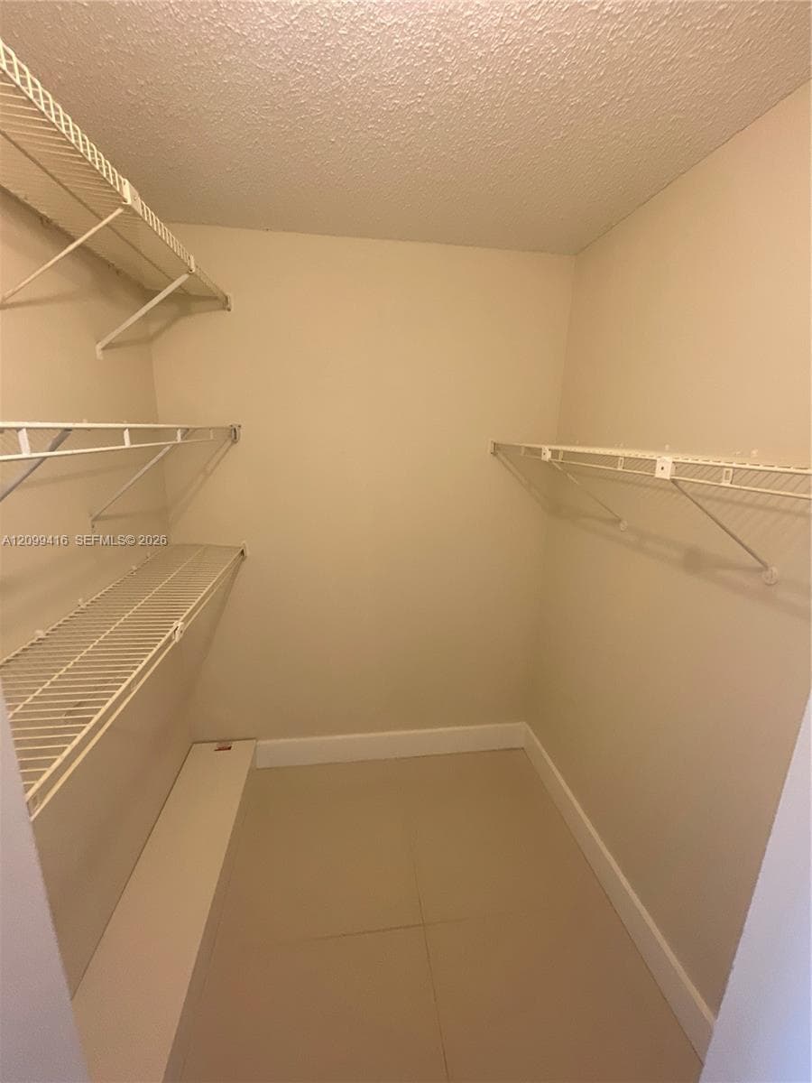 THE CLIPPER AT BISC COVE · #1405 in Aventura - Photo 18