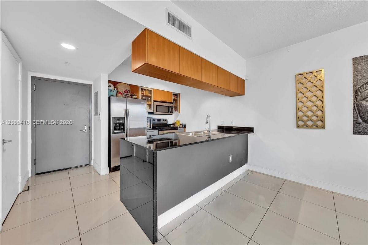 Opera Tower · #2510 in Miami - Photo 8