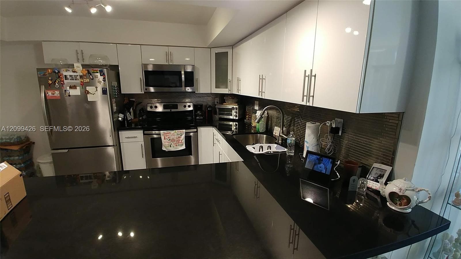 OCEANVIEW PARK CONDO · #825 in Hallandale Beach - Photo 3