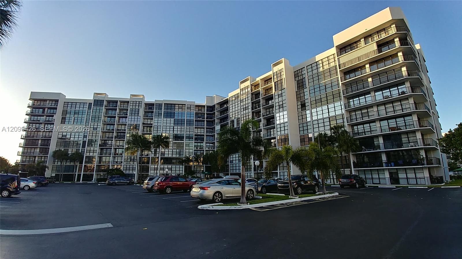 OCEANVIEW PARK CONDO · #825 in Hallandale Beach - Photo 1
