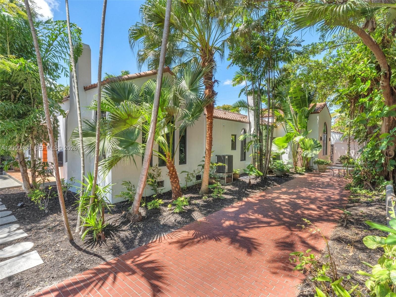 1321 Tyler St photo 90