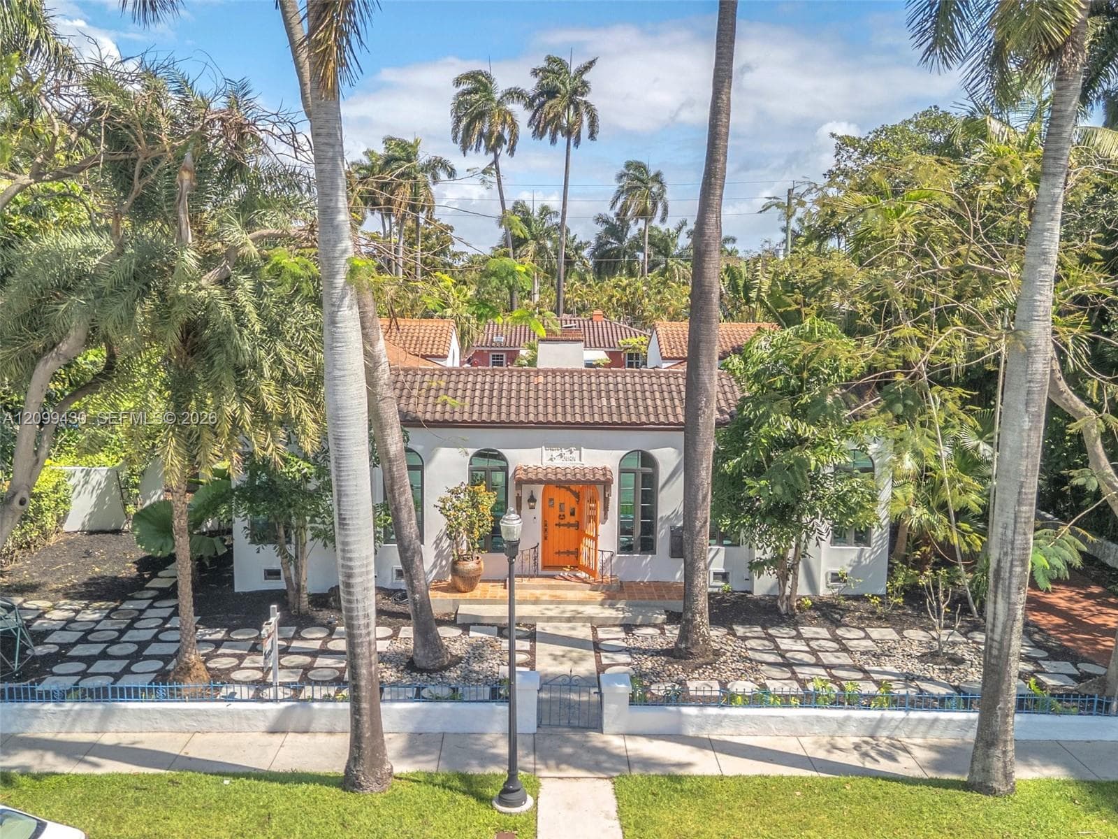 1321 Tyler St photo 4