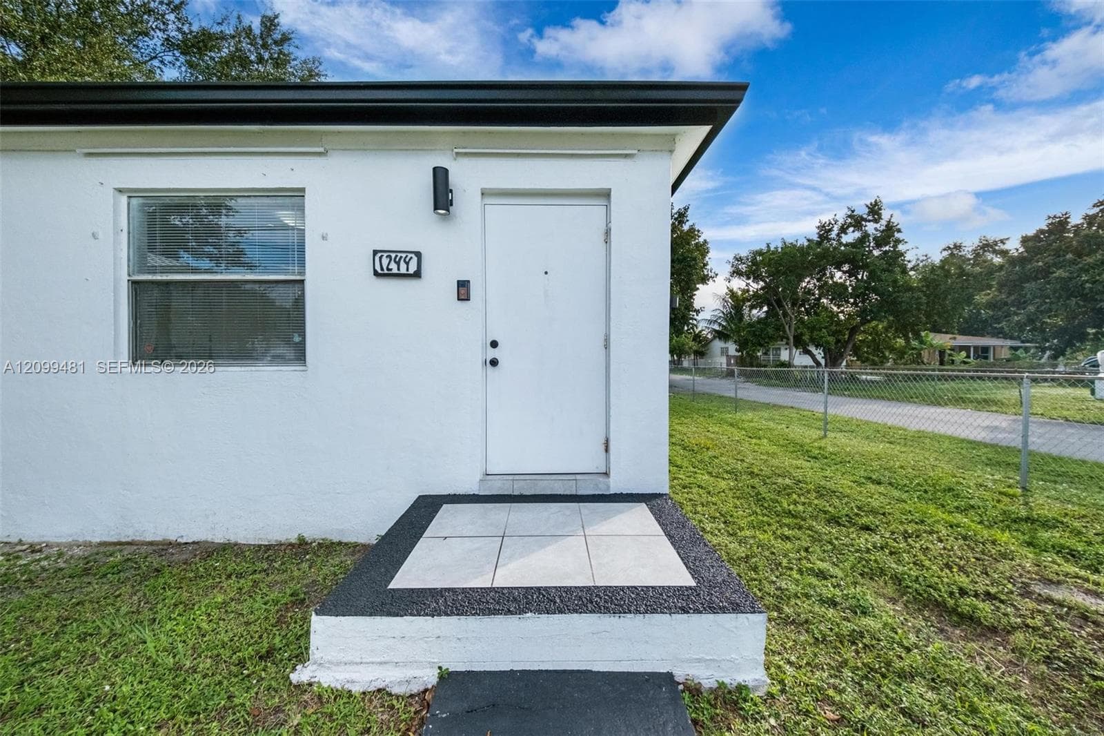 1244 NW 45th St photo 2