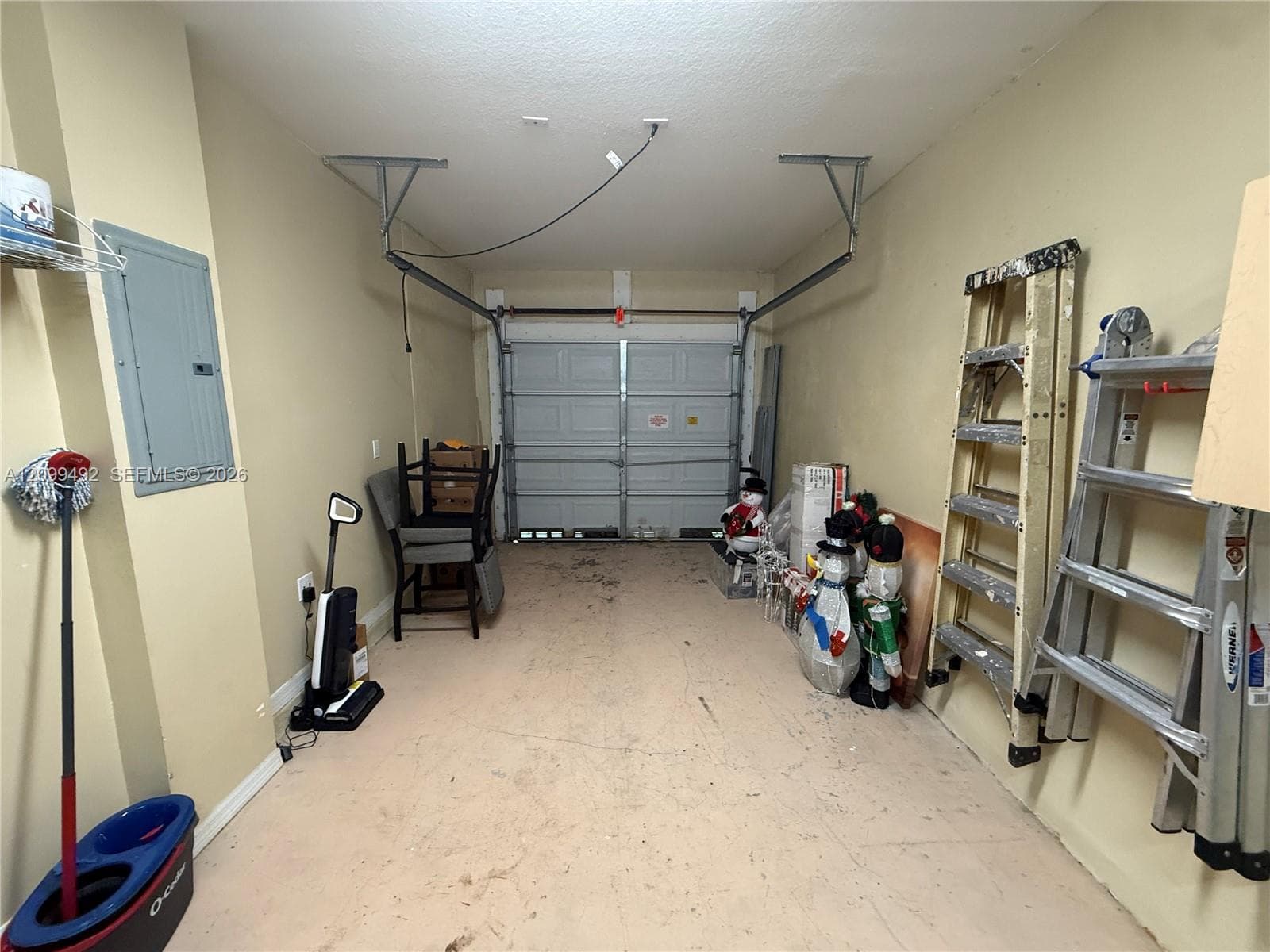1238 NE 32nd Ter photo 14