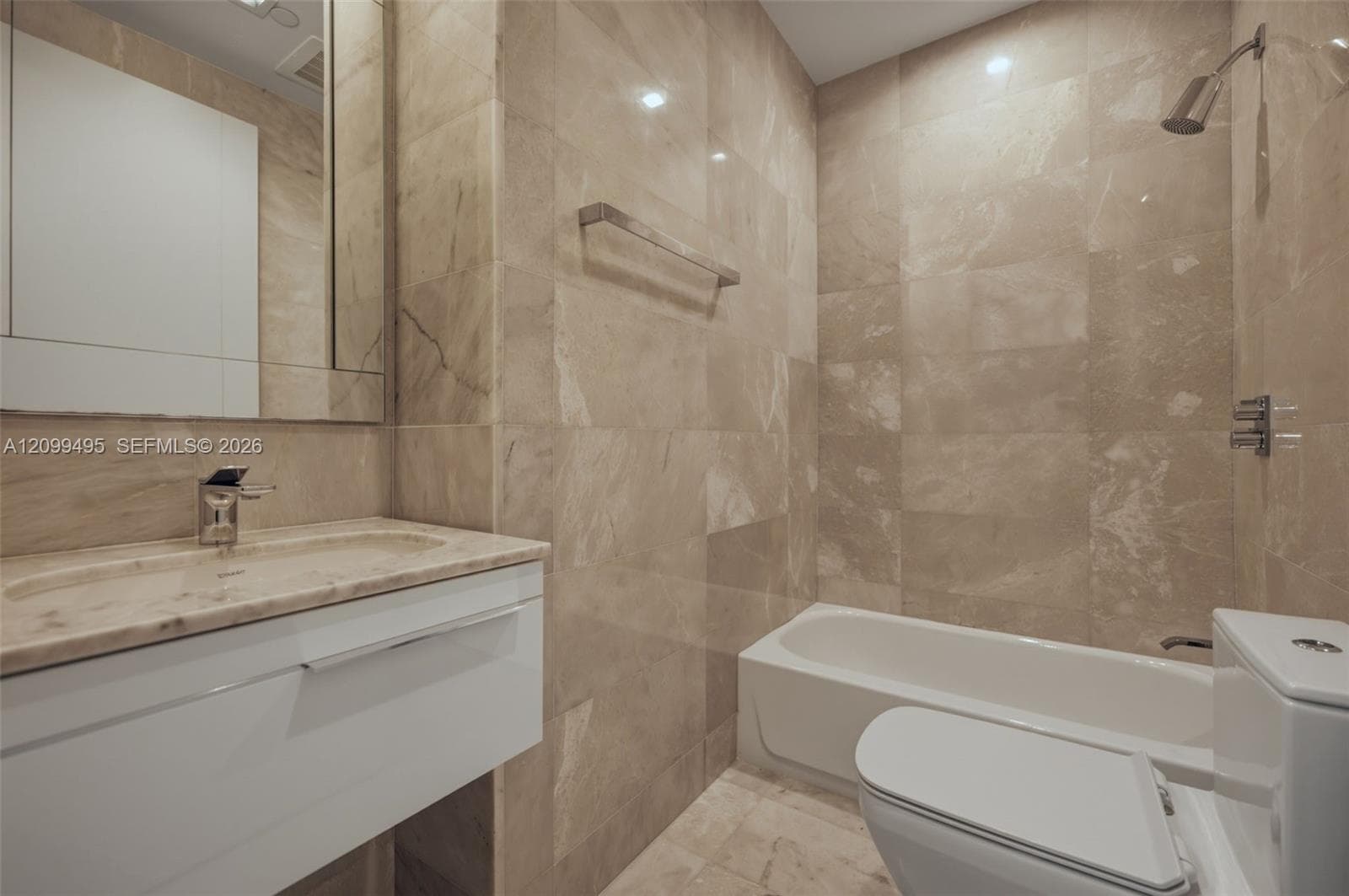 Den's full bathroom.