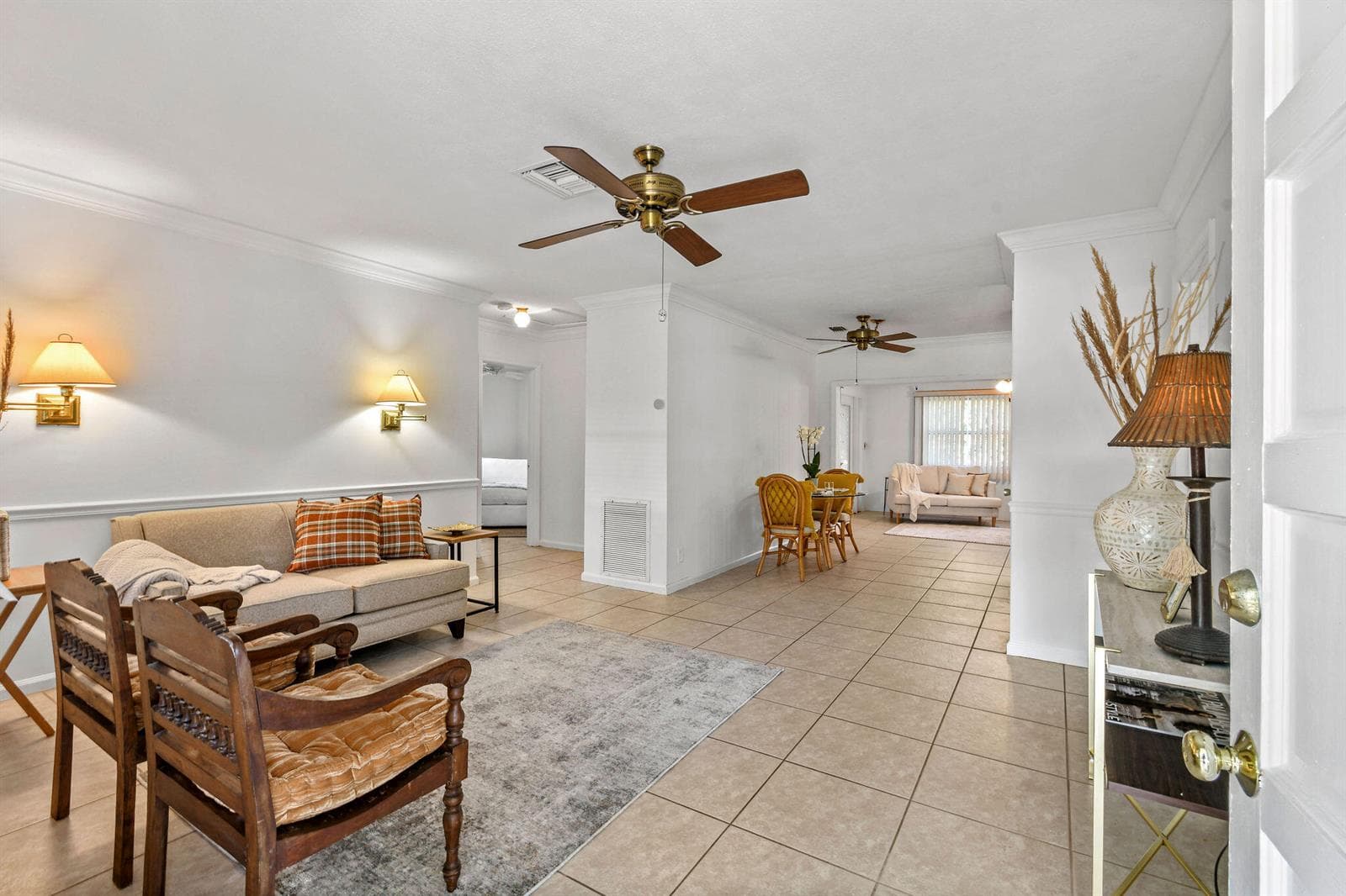 12229ColonyAve Living Entrance