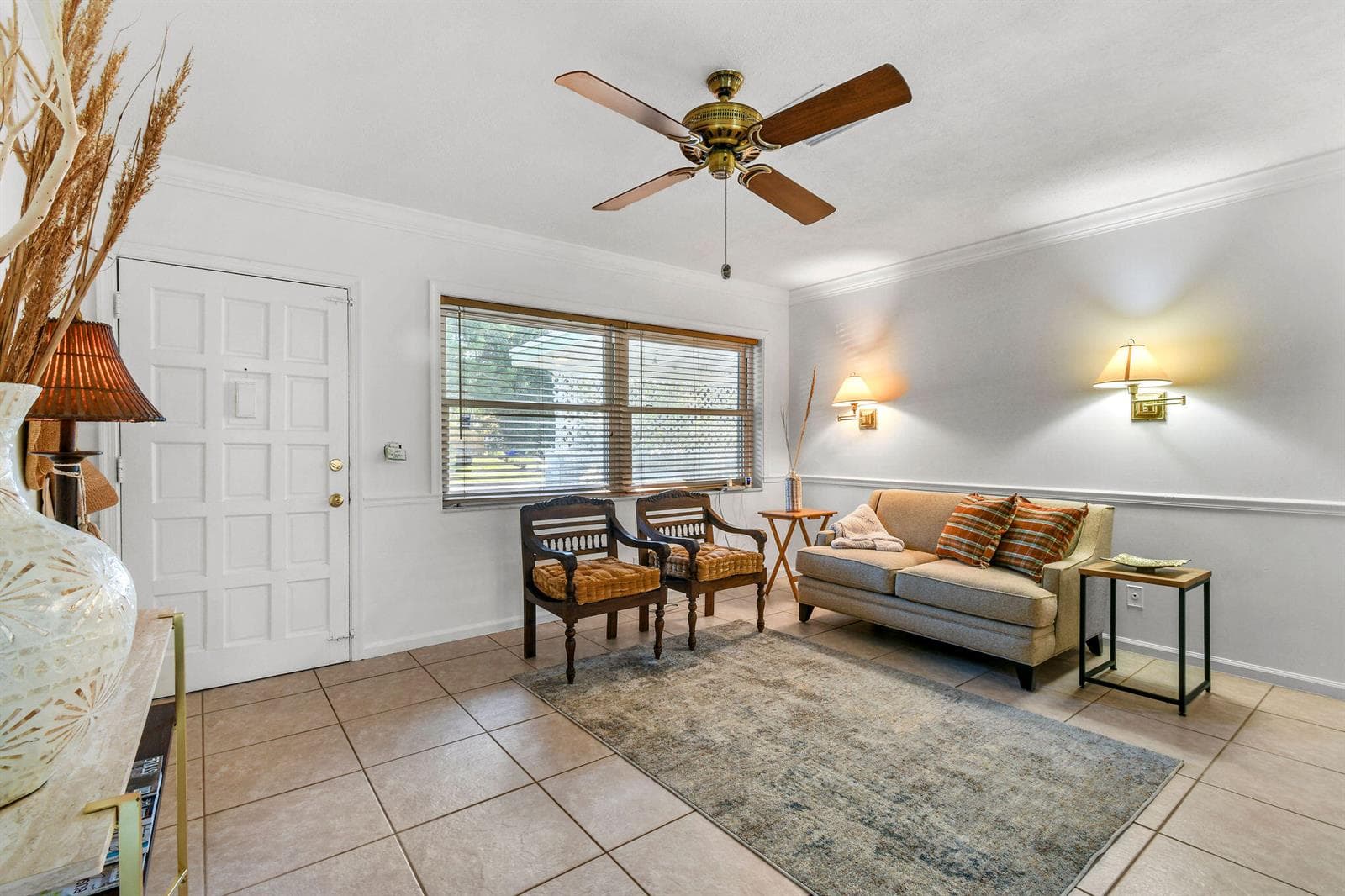 12229ColonyAve Living Room 2