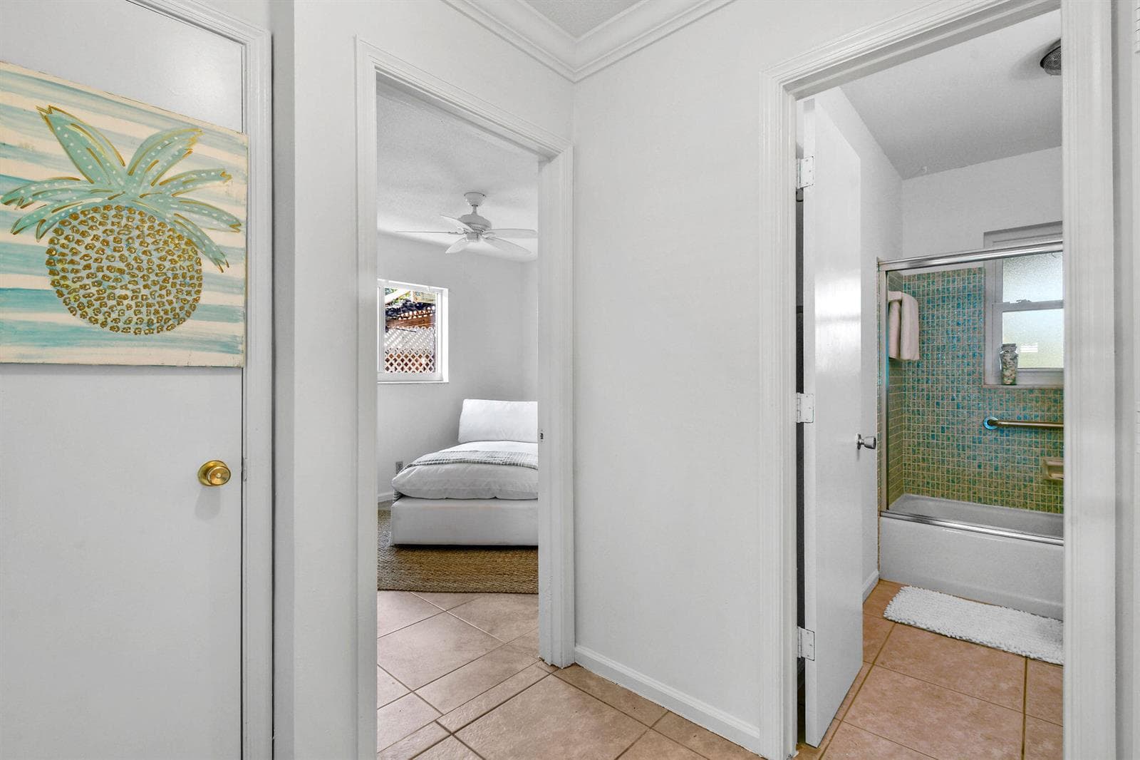 12229ColonyAve Linen closet