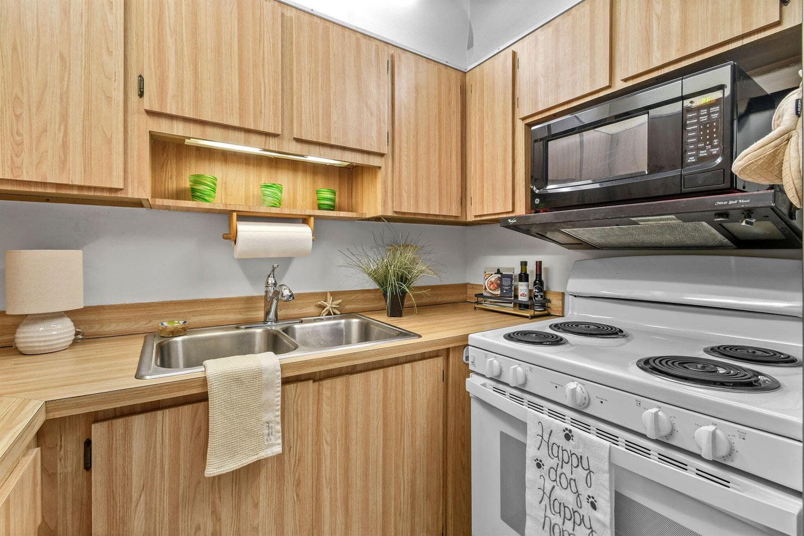 12229ColonyAve Kitchen 3