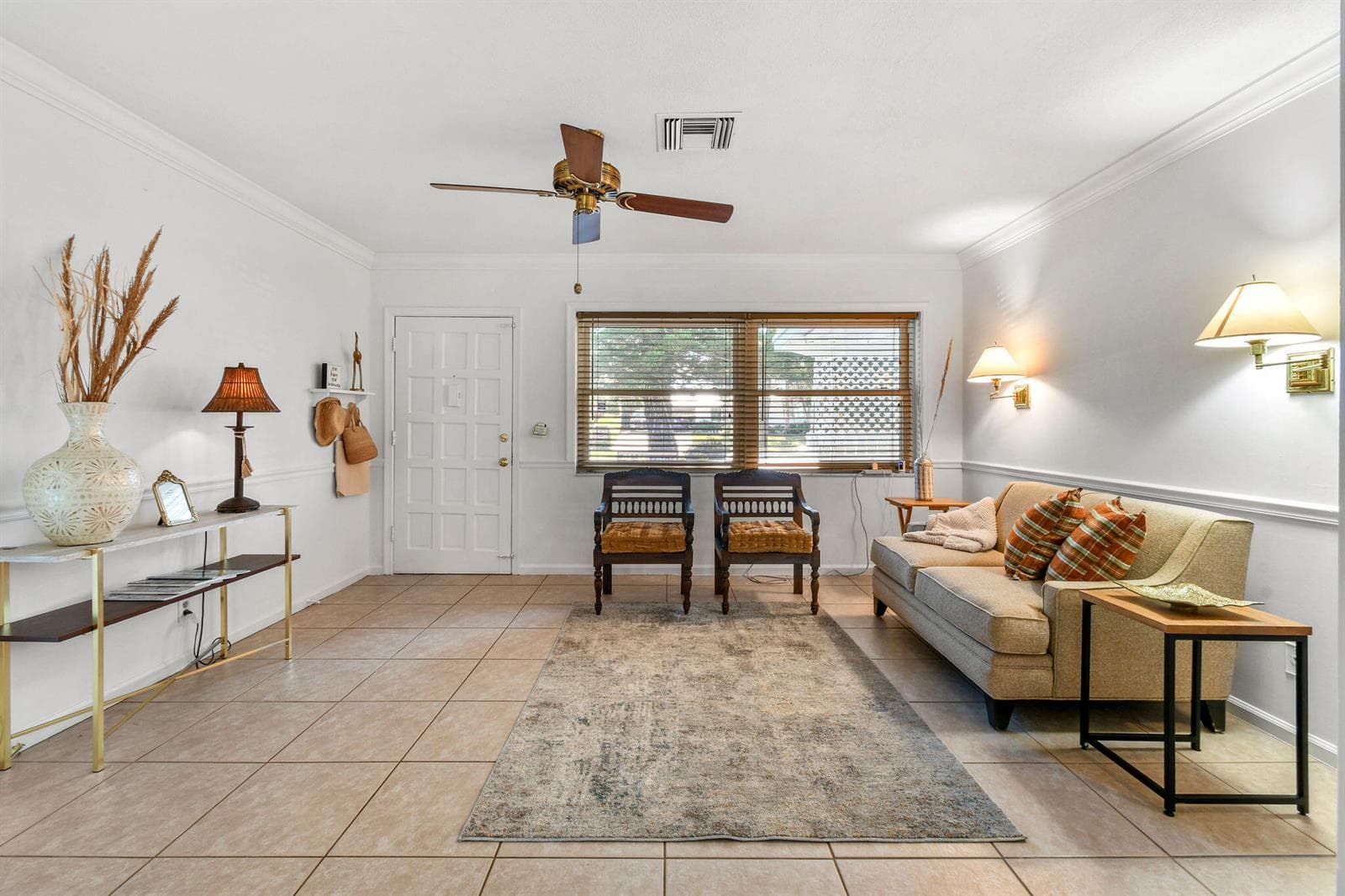 12229ColonyAve Living Room
