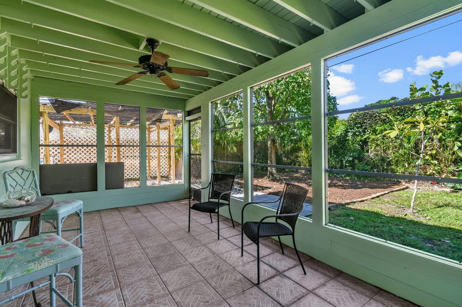 12229ColonyAve Spacious covered patio