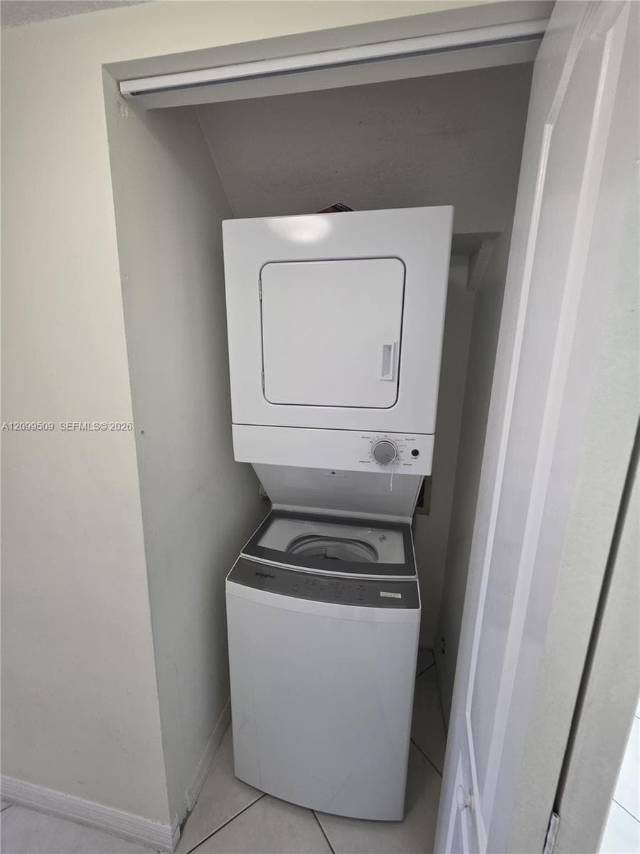 THE SHAMROCK CONDO · #202 in Miami - Photo 8