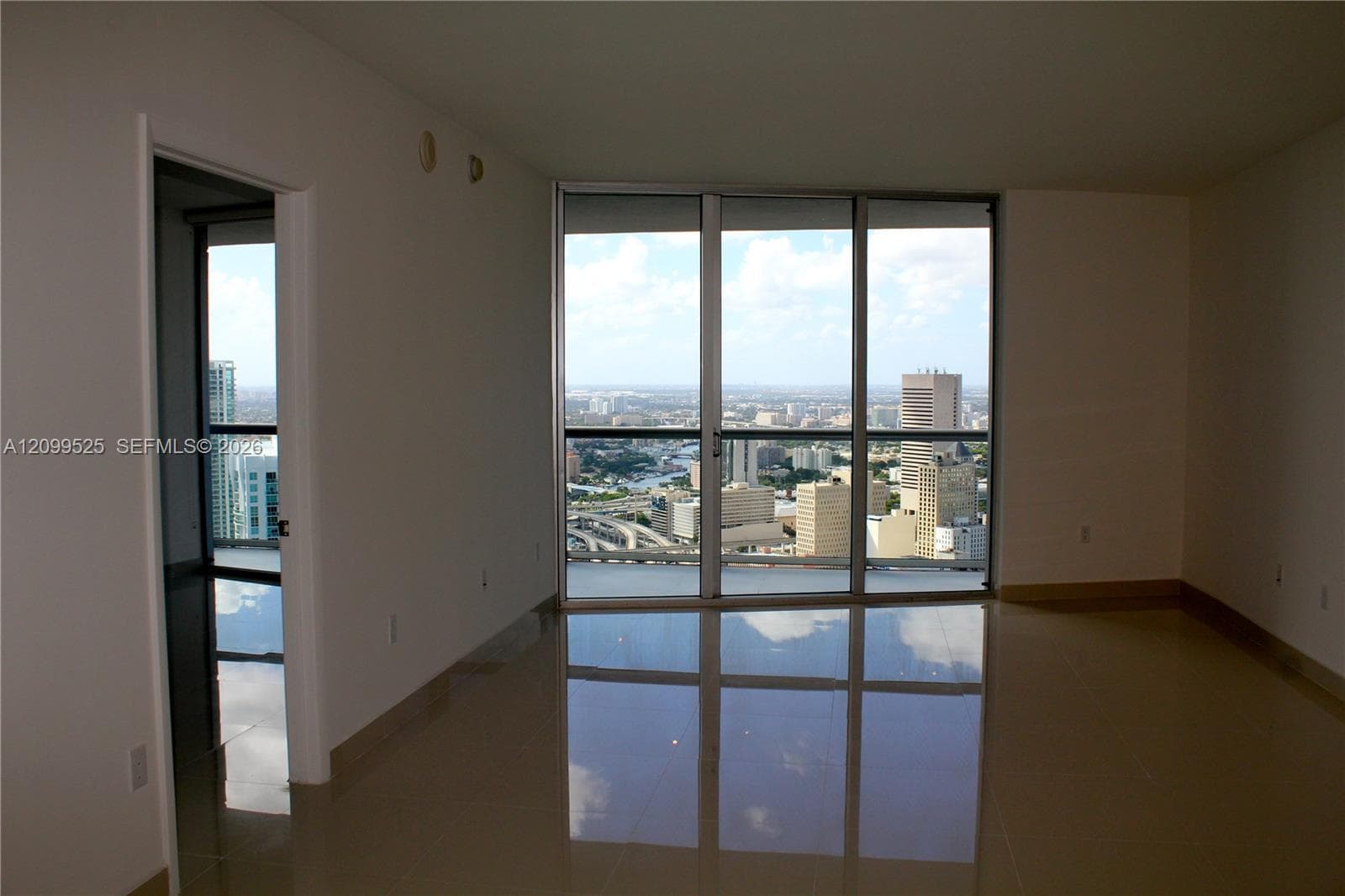 Icon Brickell I · #4806 in Miami - Photo 9