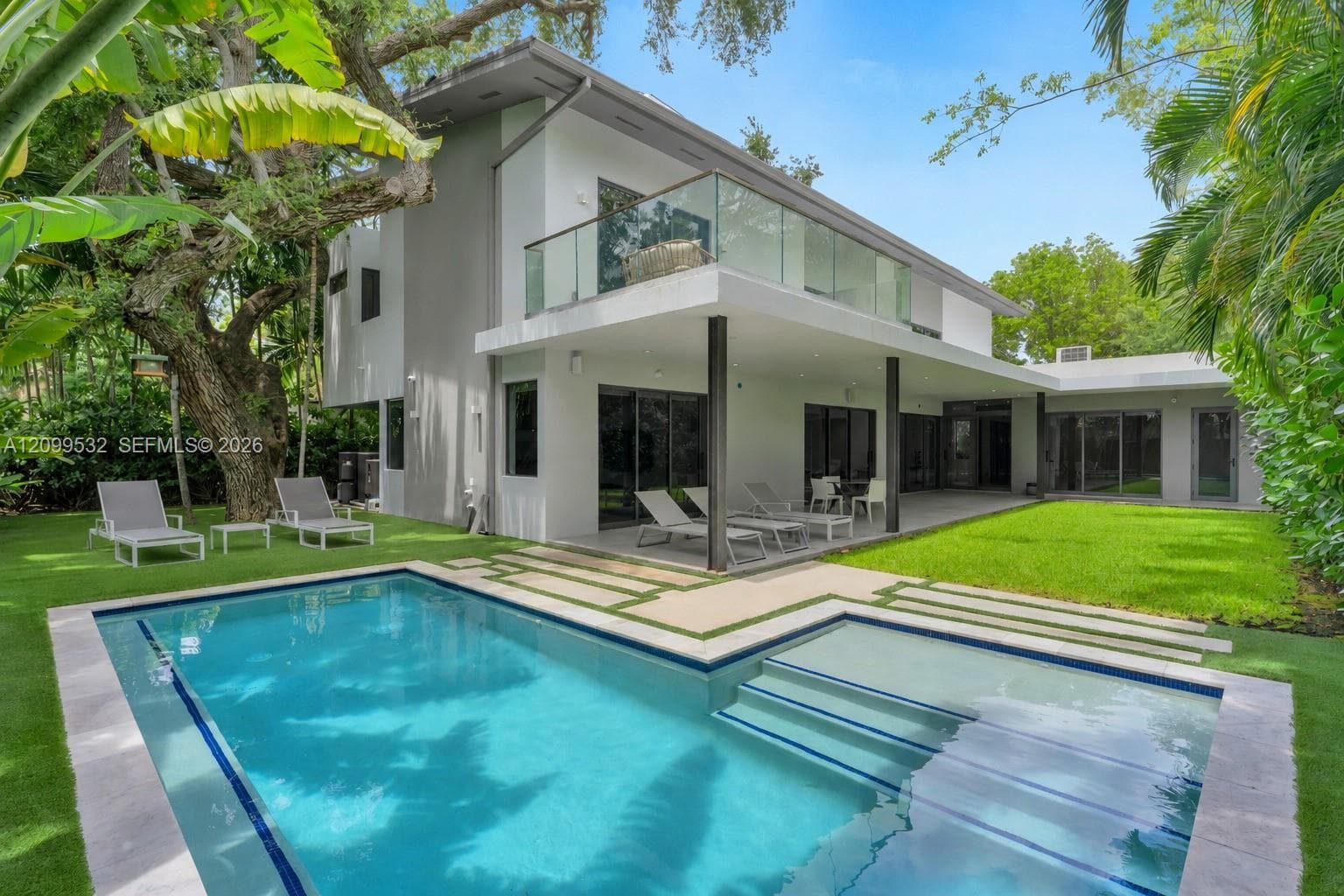 10 Samana Dr photo 1