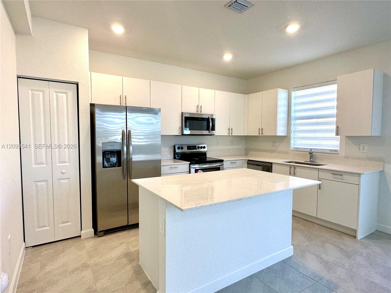 13030 SW 232nd Ter photo 3