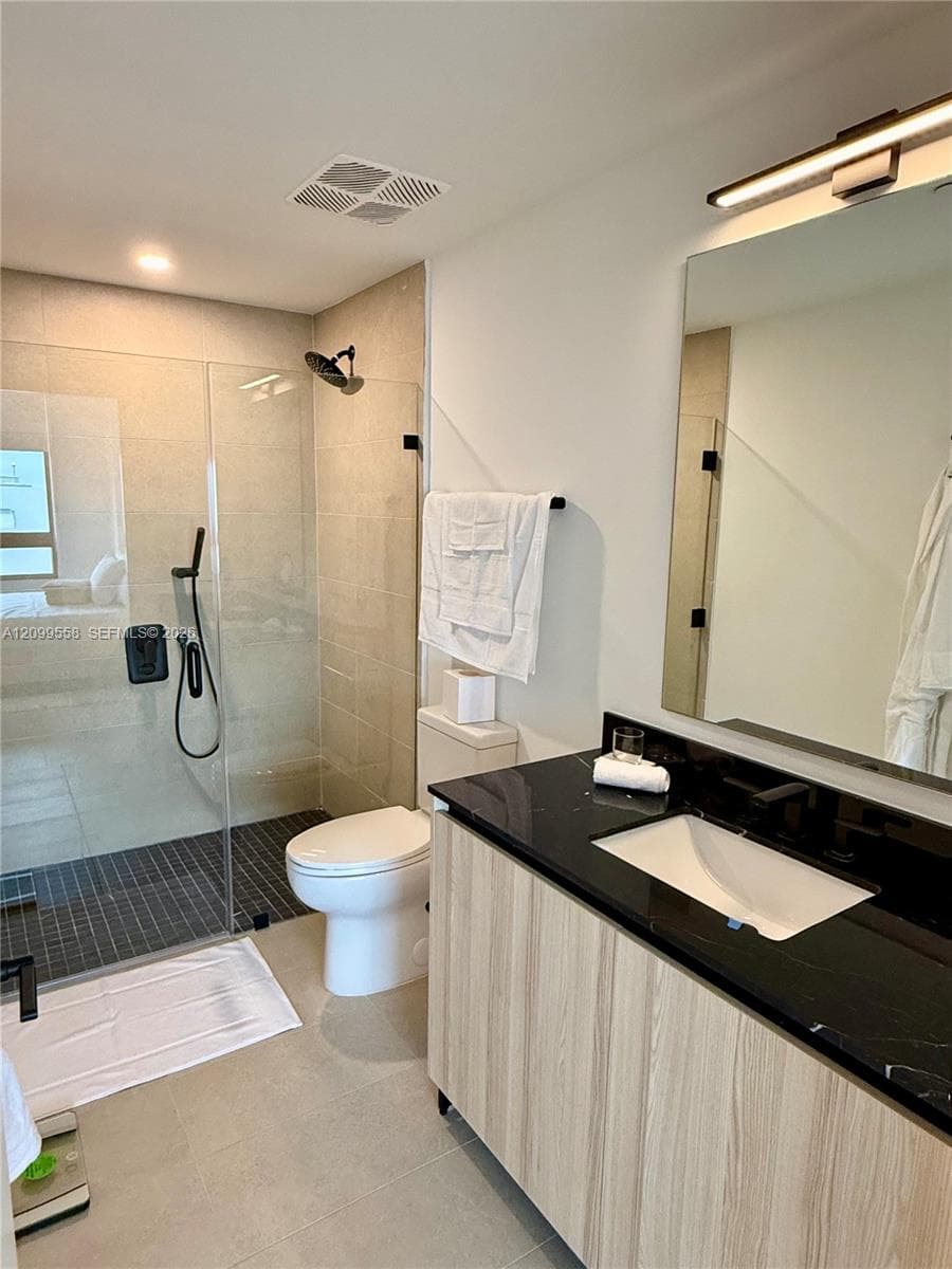 District 225 · #3406 in Miami - Photo 10
