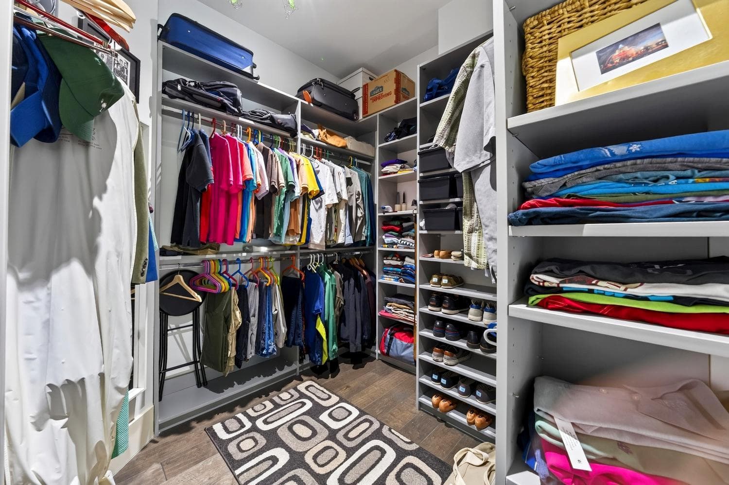 046-021-Primary Closet-1500x998