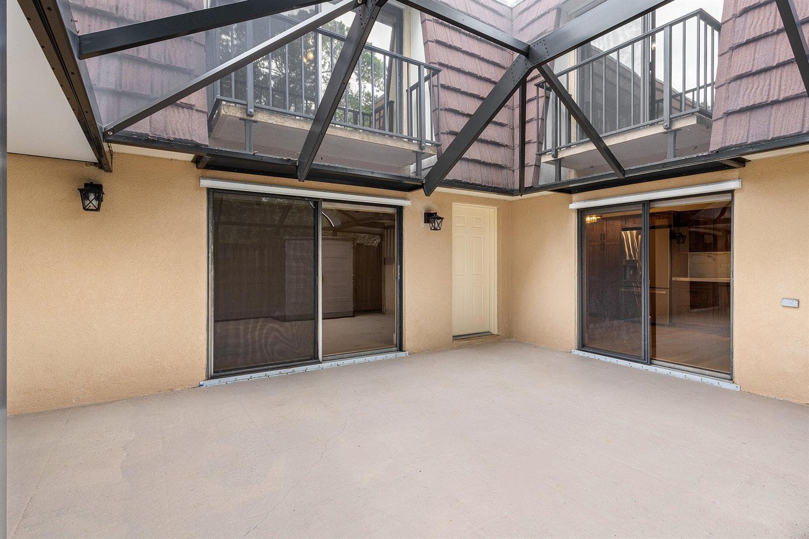 Screened Patio With Quite Location