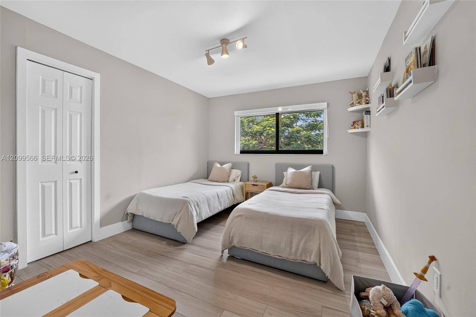 2nd bedroom
