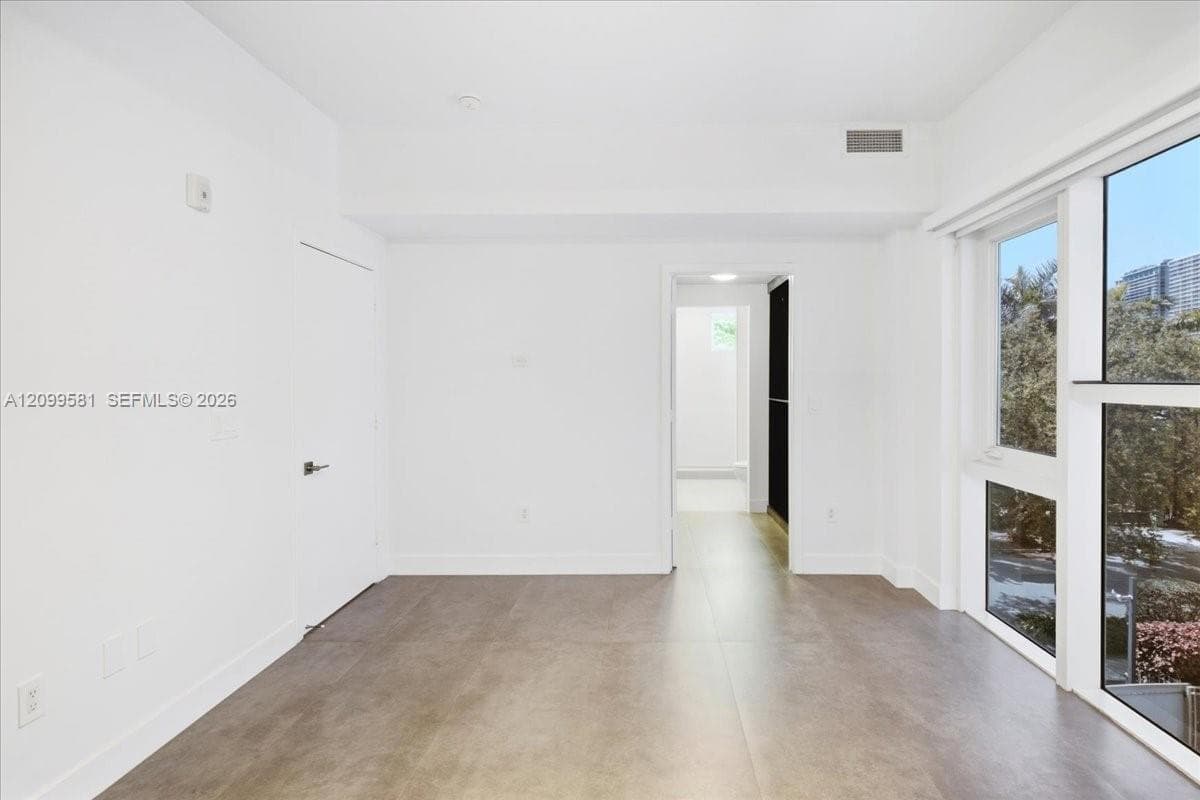 455 NE 39th St #202 photo 42