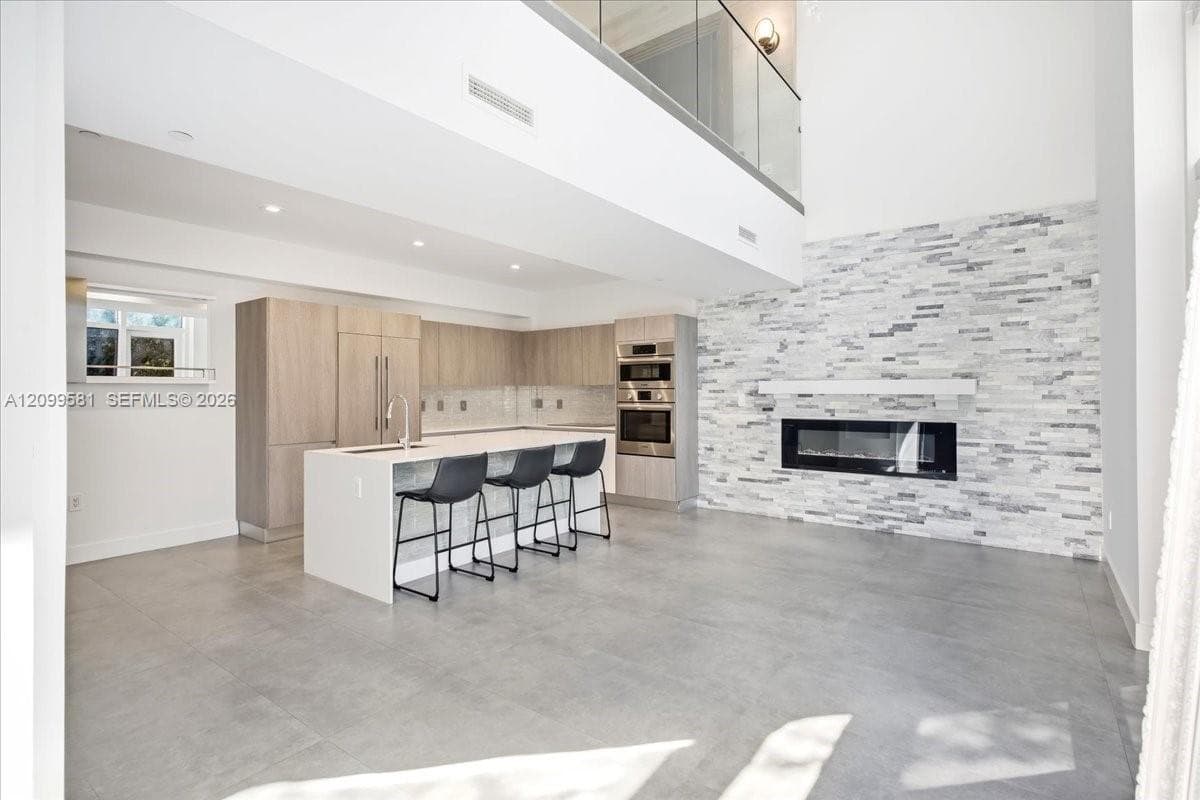 455 NE 39th St #202 photo 18