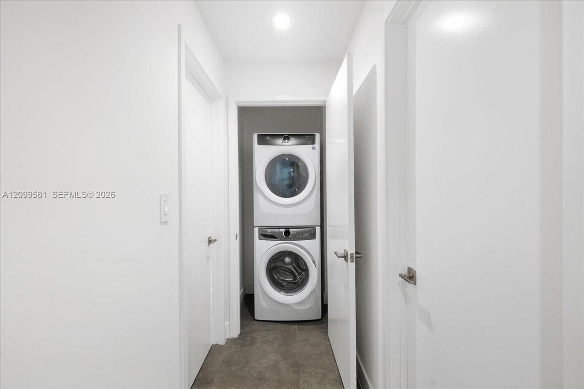 455 NE 39th St #202 photo 54