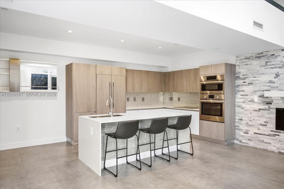 455 NE 39th St #202 photo 19