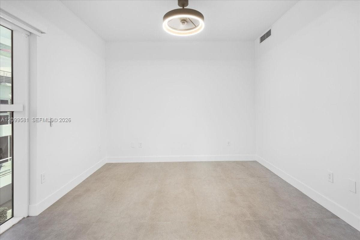 455 NE 39th St #202 photo 44