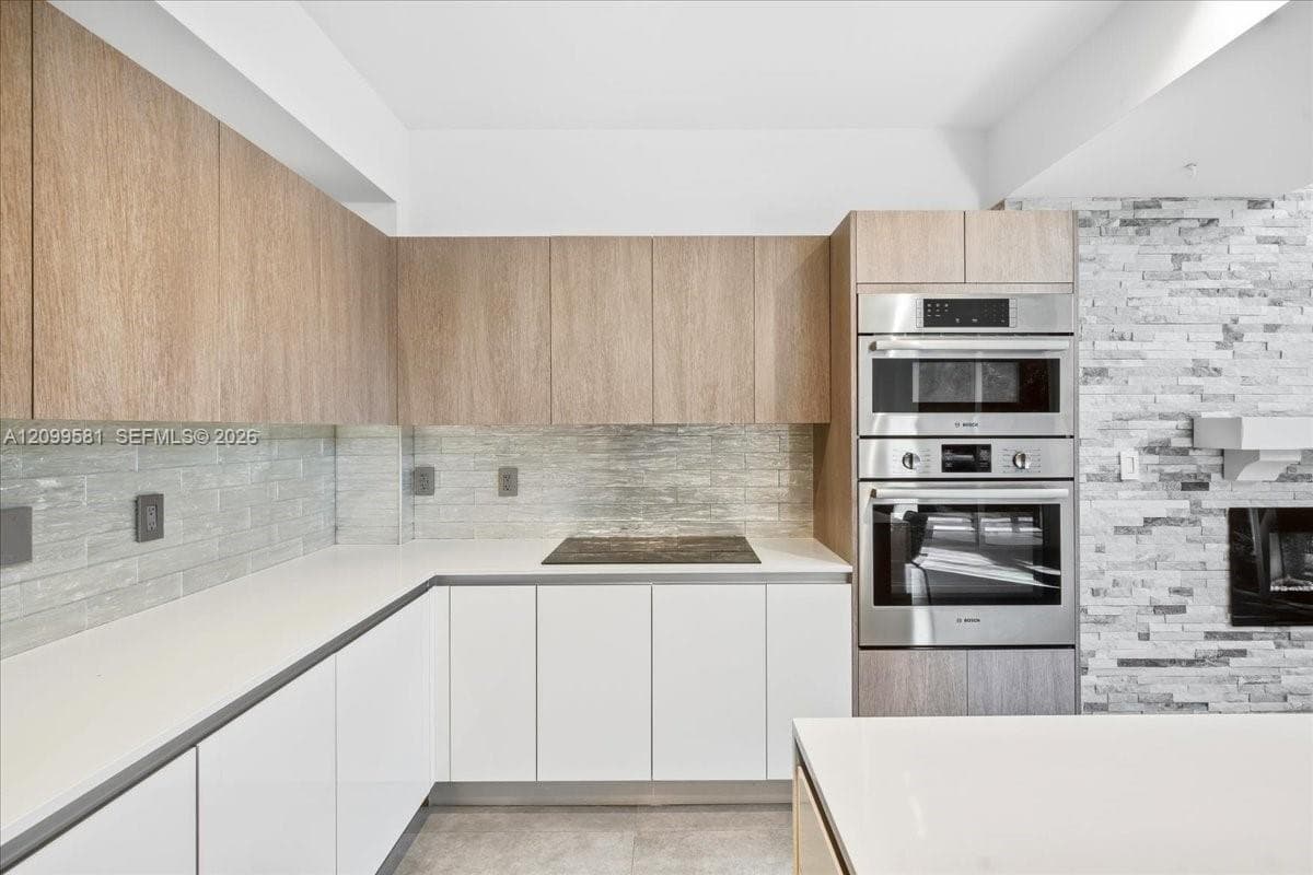455 NE 39th St #202 photo 29