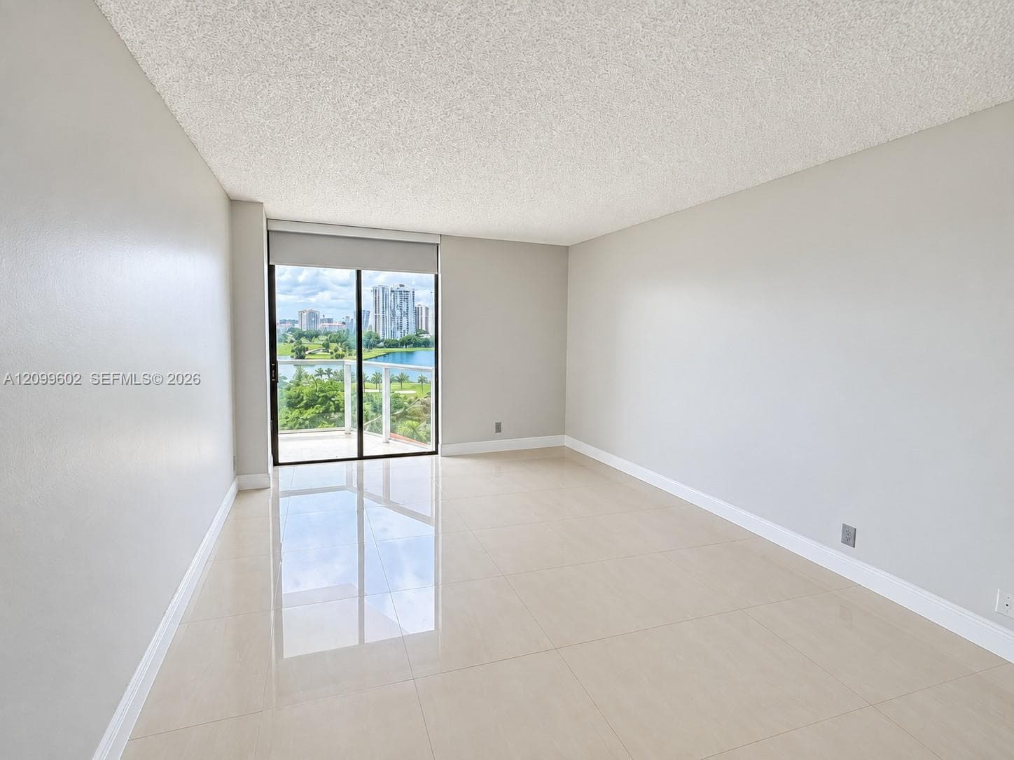 Hamptons West · #809 in Aventura - Photo 12