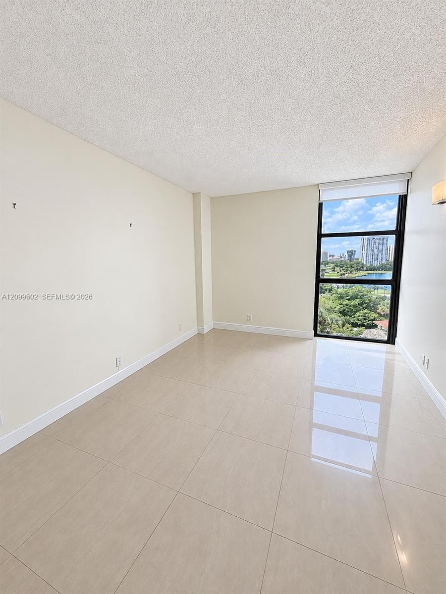 Hamptons West · #809 in Aventura - Photo 15
